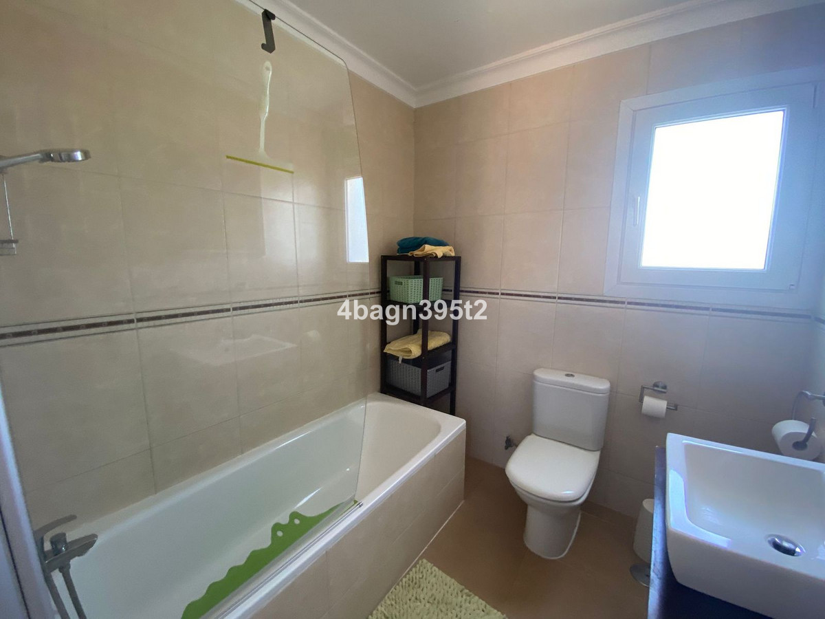 Se vende Villa - Chalet de 6 dormitorios en Costa Del Sol, Málaga, España