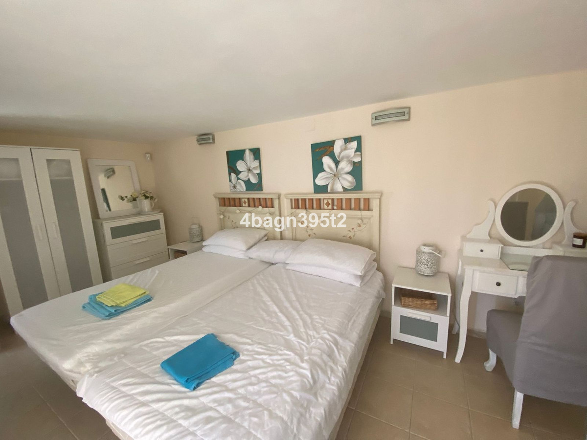 Se vende Villa - Chalet de 6 dormitorios en Costa Del Sol, Málaga, España