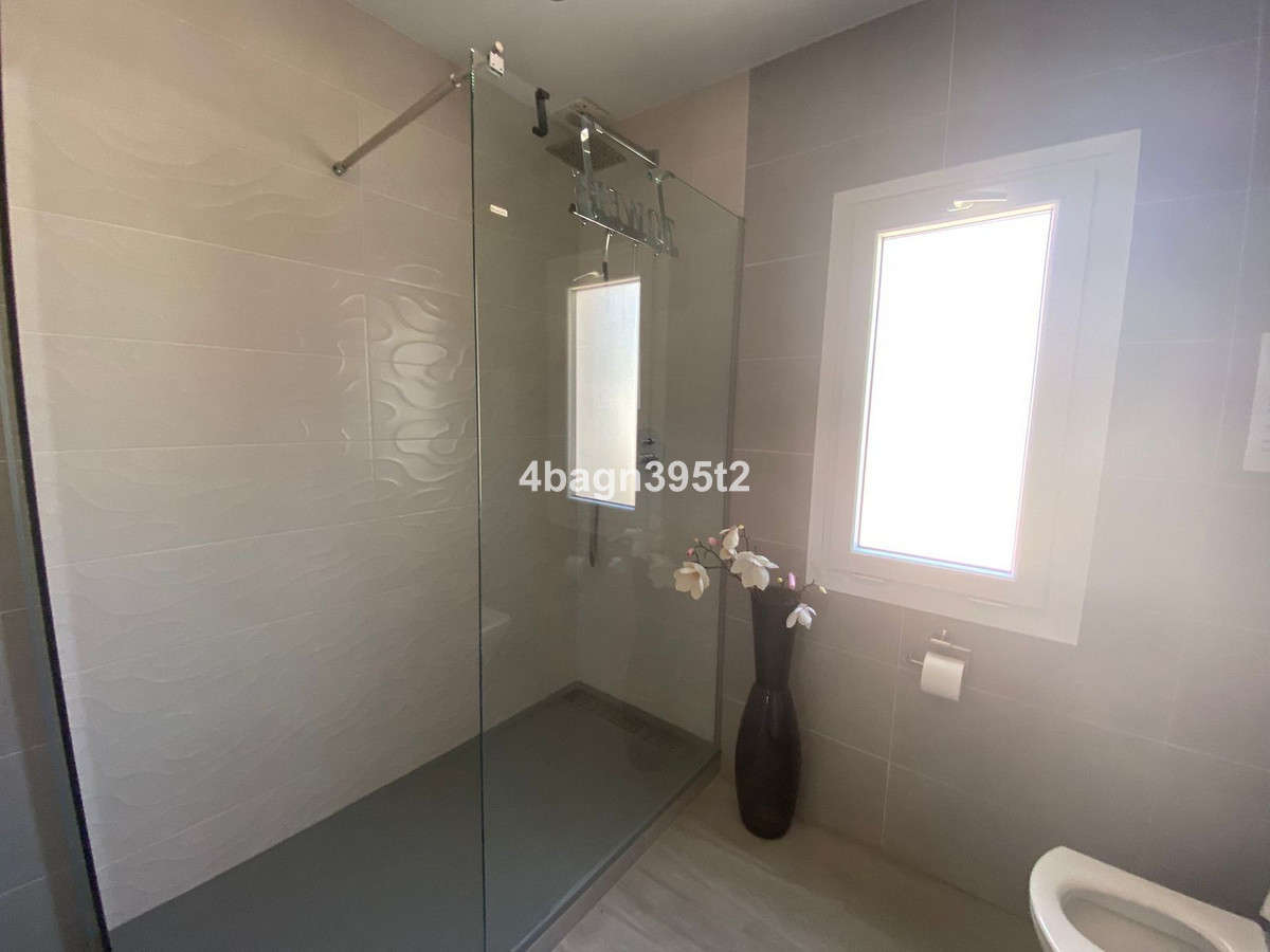 Se vende Villa - Chalet de 6 dormitorios en Costa Del Sol, Málaga, España