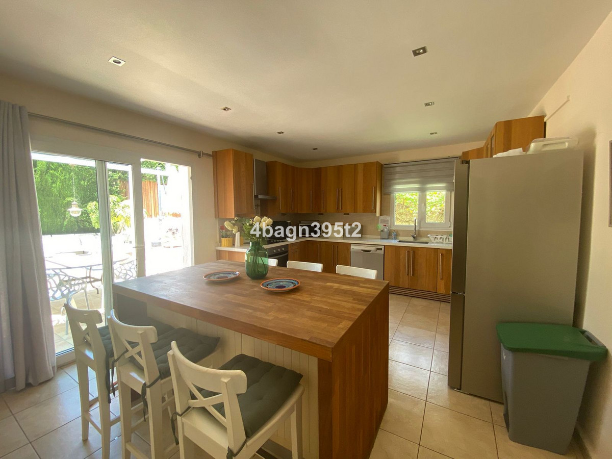 Se vende Villa - Chalet de 6 dormitorios en Costa Del Sol, Málaga, España