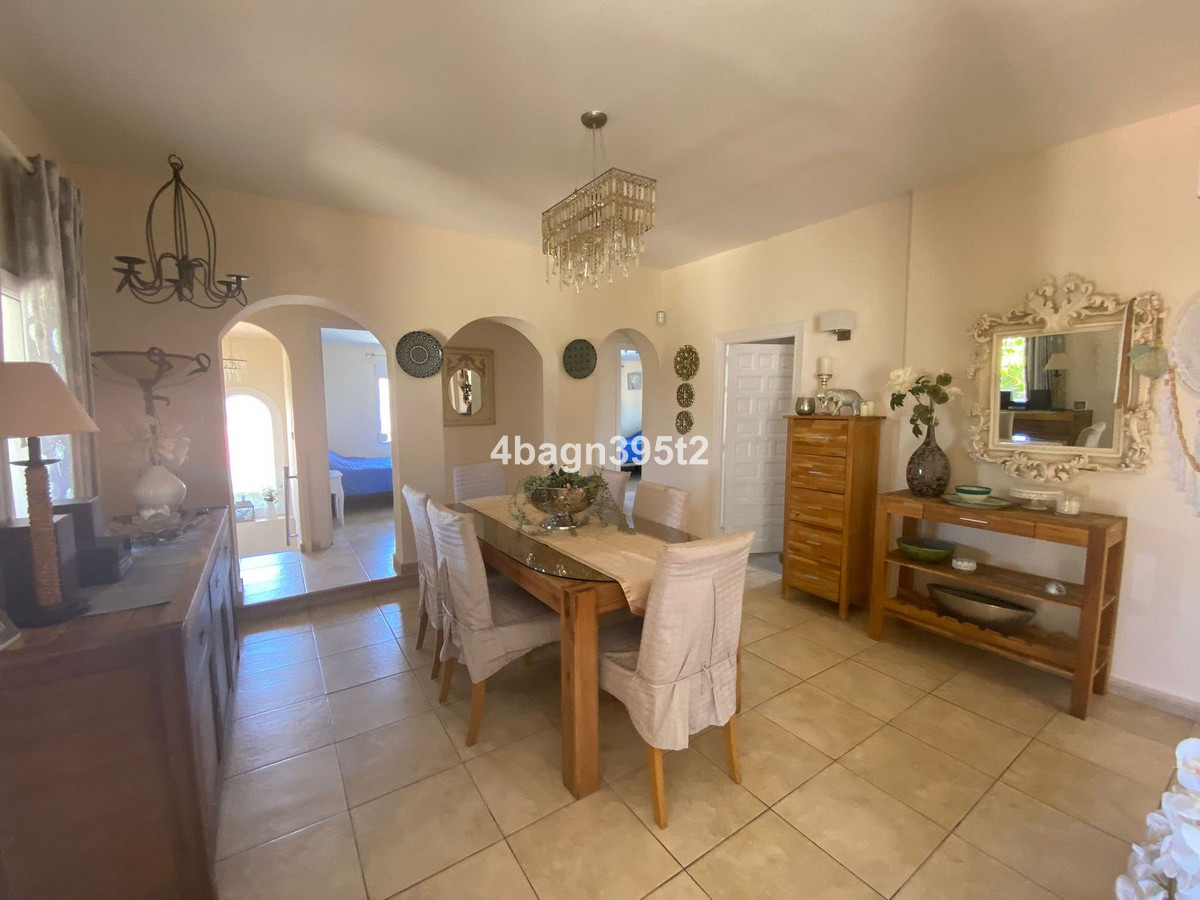 Se vende Villa - Chalet de 6 dormitorios en Costa Del Sol, Málaga, España