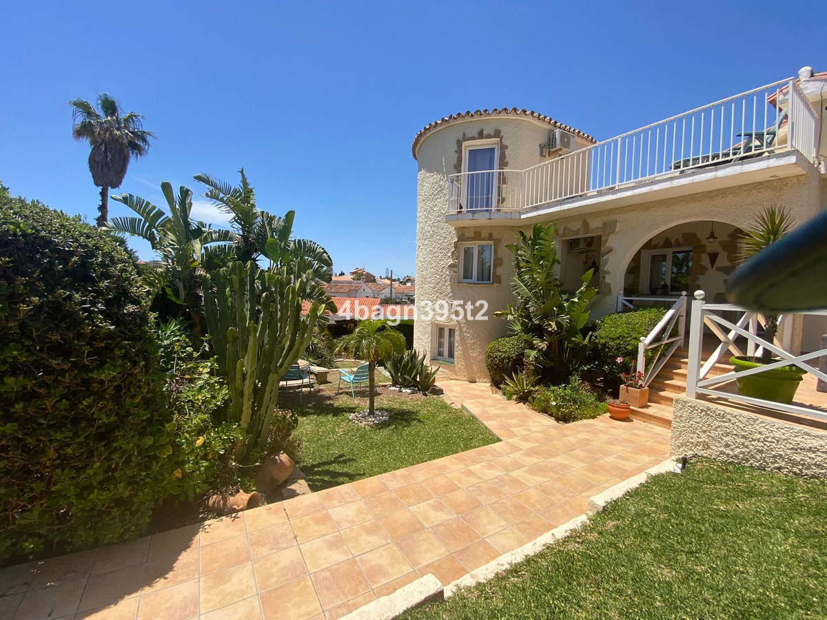 Se vende Villa - Chalet de 6 dormitorios en Costa Del Sol, Málaga, España
