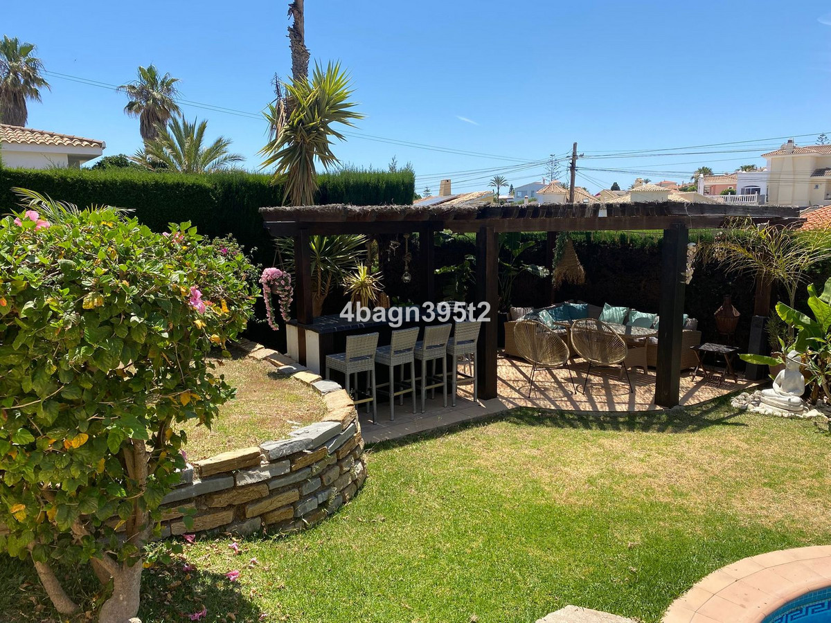 Se vende Villa - Chalet de 6 dormitorios en Costa Del Sol, Málaga, España