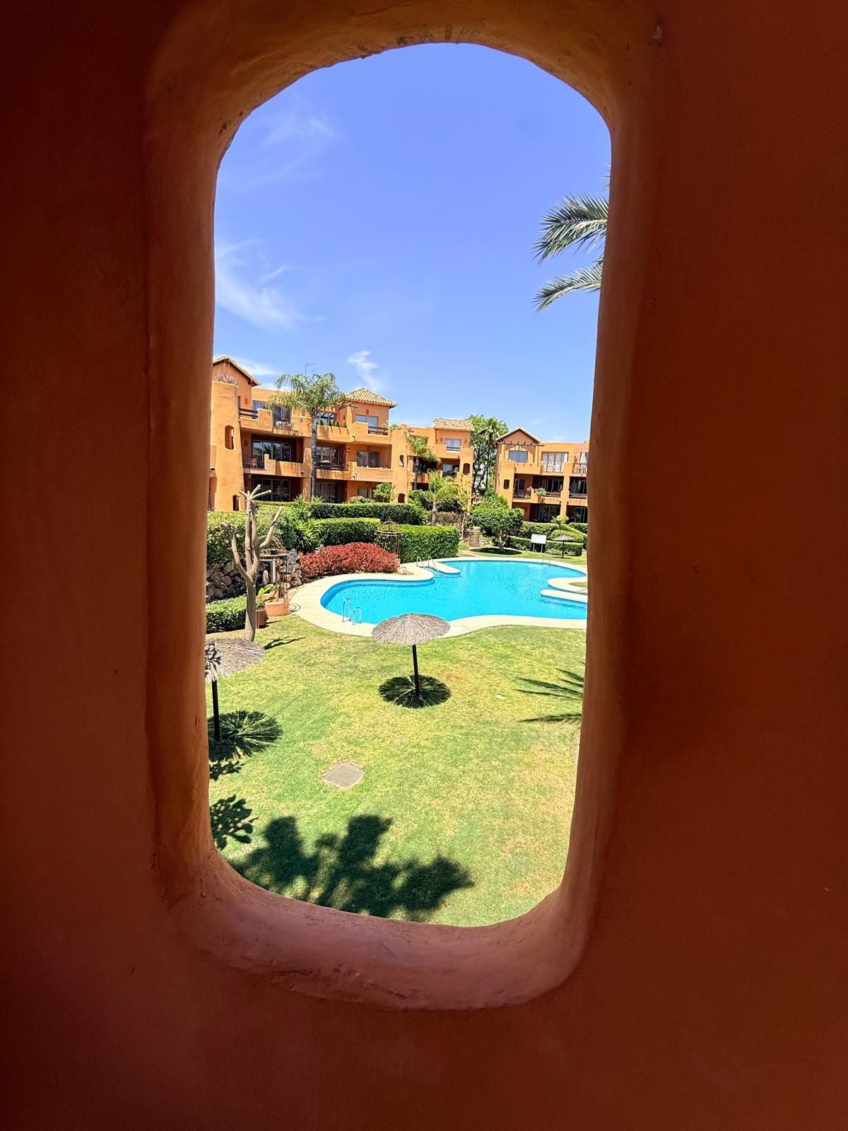 Se vende Apartamento Planta Media de 2 dormitorios en Costa Del Sol, Málaga, España