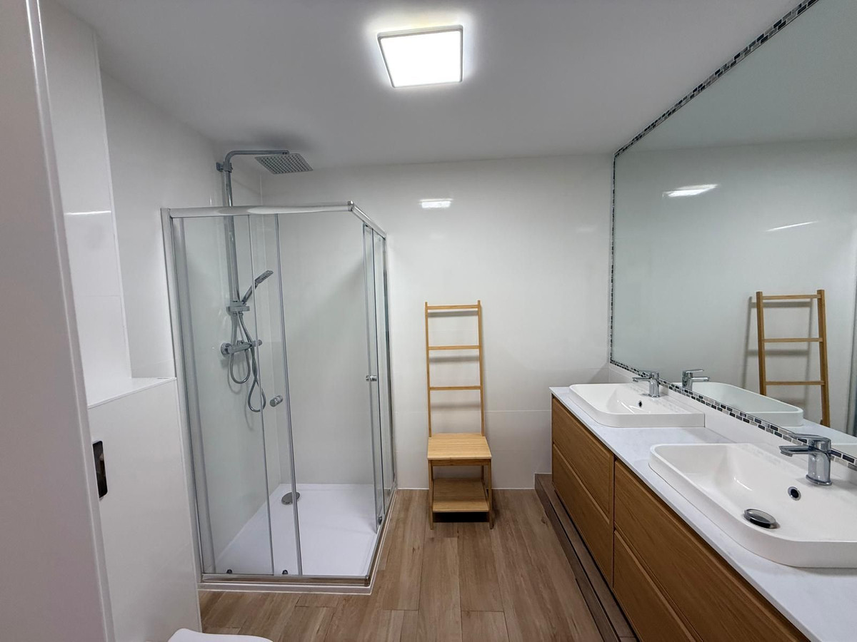 Se vende Apartamento Planta Media de 2 dormitorios en Costa Del Sol, Málaga, España