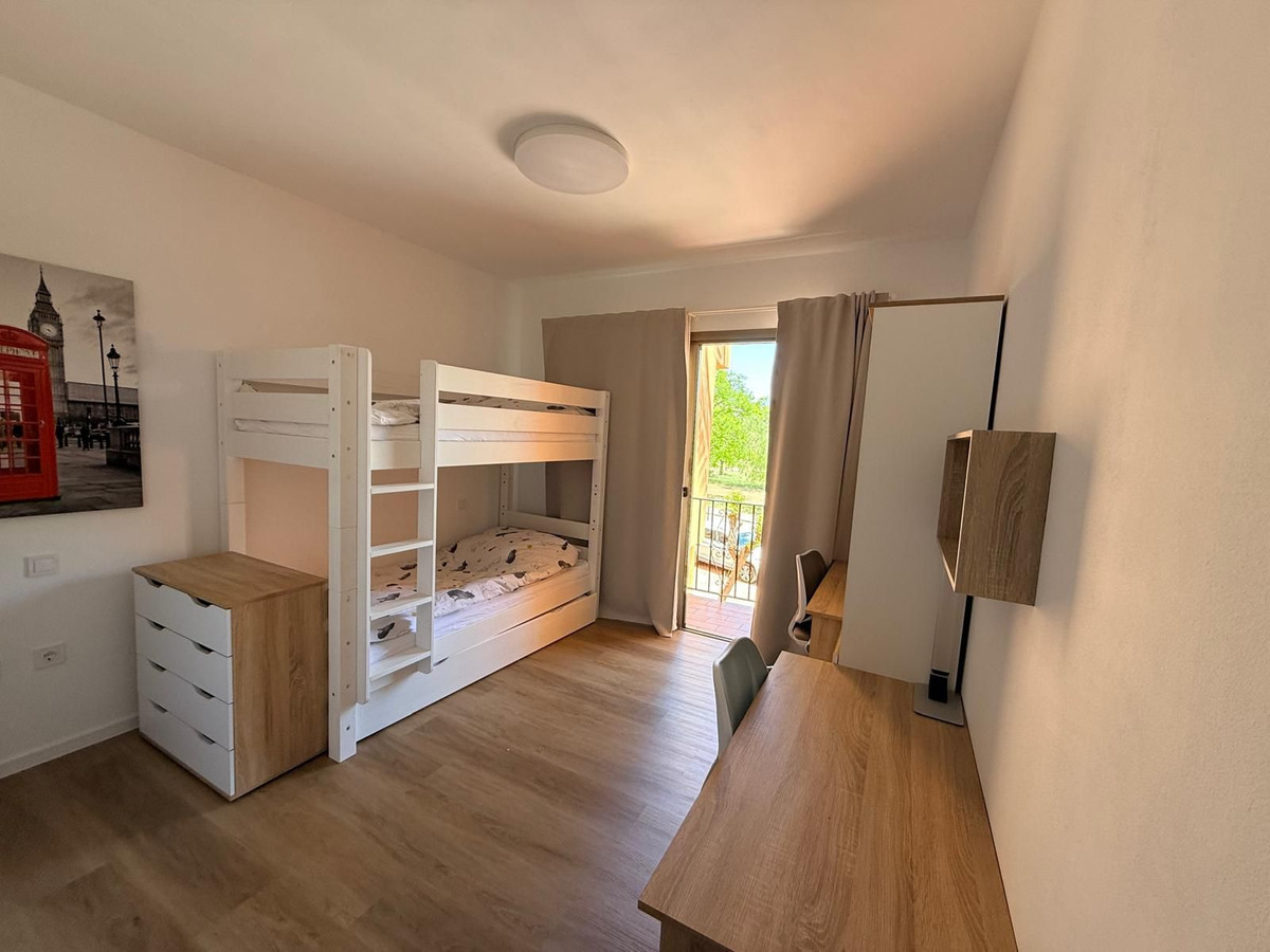 Se vende Apartamento Planta Media de 2 dormitorios en Costa Del Sol, Málaga, España