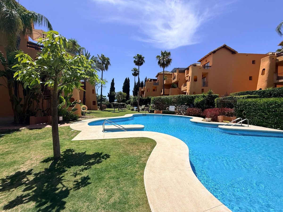 Se vende Apartamento Planta Media de 2 dormitorios en Costa Del Sol, Málaga, España