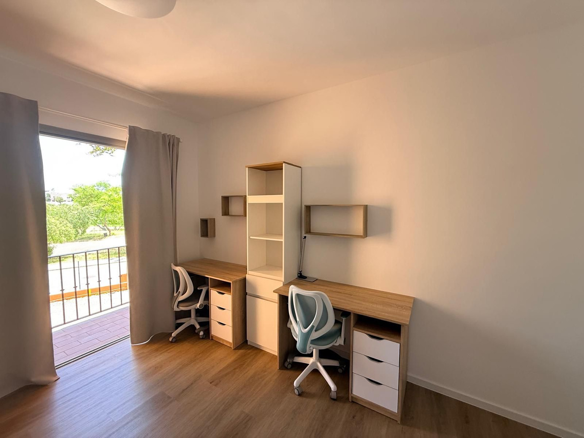 Se vende Apartamento Planta Media de 2 dormitorios en Costa Del Sol, Málaga, España