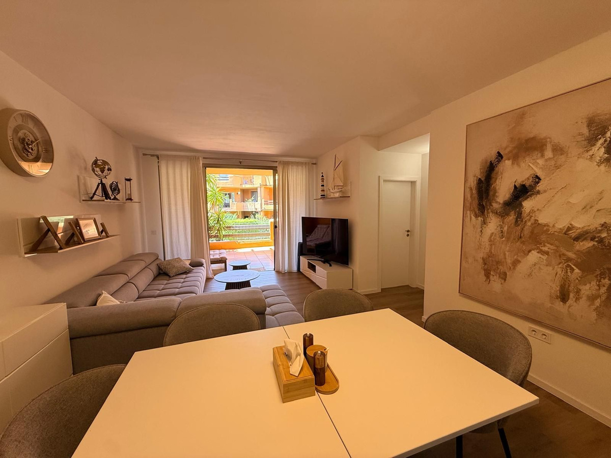 Se vende Apartamento Planta Media de 2 dormitorios en Costa Del Sol, Málaga, España