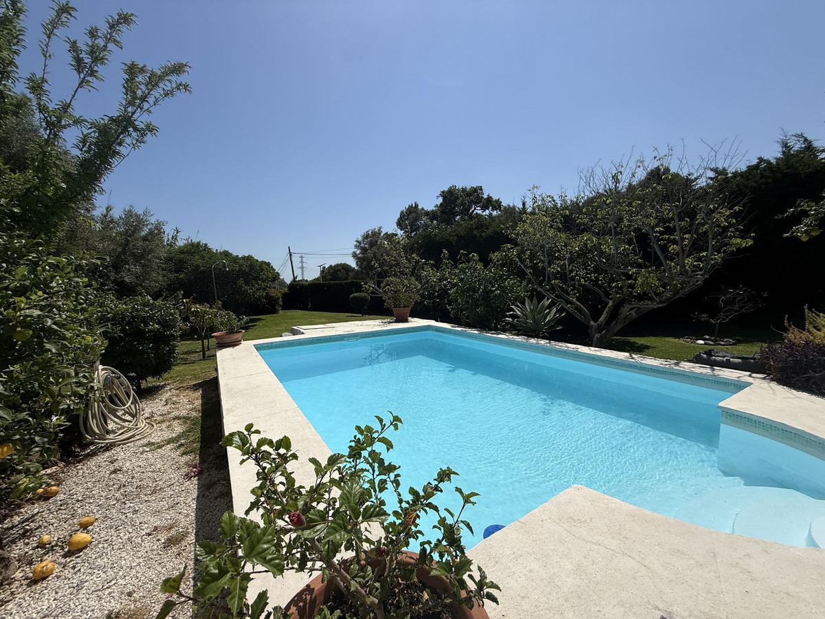 2 Bed Townhouse for sale in Estepona Costa Del Sol, Málaga, Spain