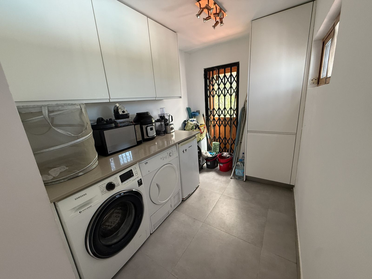 2 Bed Townhouse for sale in Estepona Costa Del Sol, Málaga, Spain