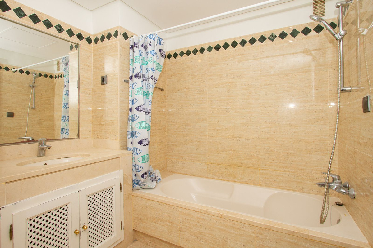 Se vende Apartamento Planta Baja de 2 dormitorios en Costa Del Sol, Málaga, España