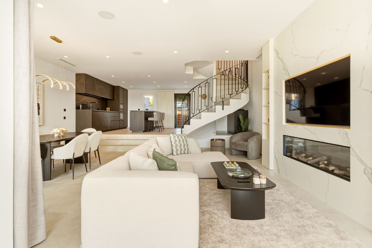 3 Bed Townhouse for sale in La Quinta Costa Del Sol, Málaga, Spain