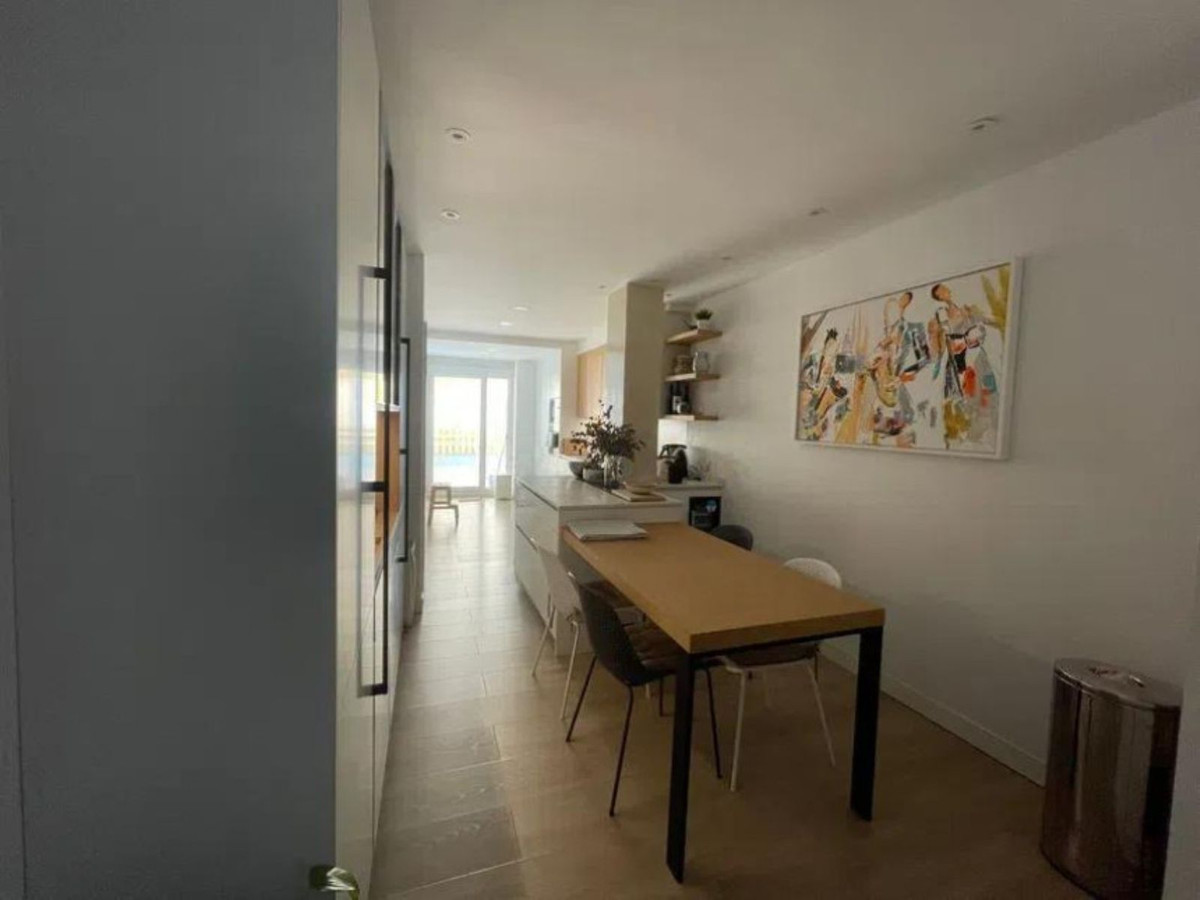4 Bed Apartment for sale in Marbella Costa Del Sol, Málaga, Spain