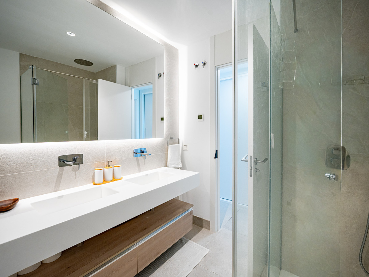 3 Bed Apartment for sale in Cabopino Costa Del Sol, Málaga, Spain