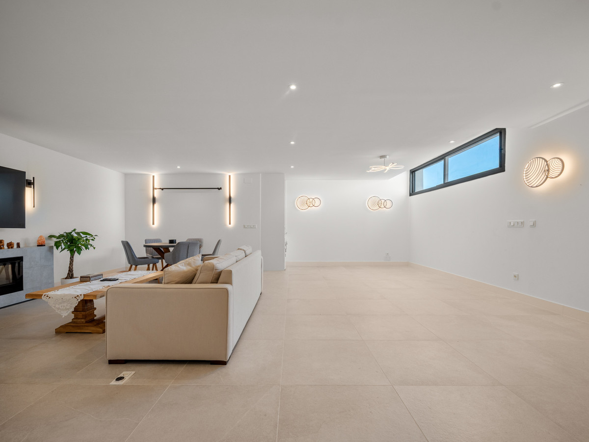 3 Bed Apartment for sale in Cabopino Costa Del Sol, Málaga, Spain
