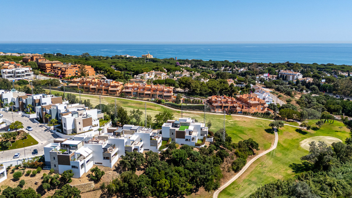 3 Bed Apartment for sale in Cabopino Costa Del Sol, Málaga, Spain