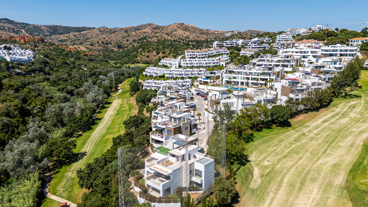 3 Bed Apartment for sale in Cabopino Costa Del Sol, Málaga, Spain