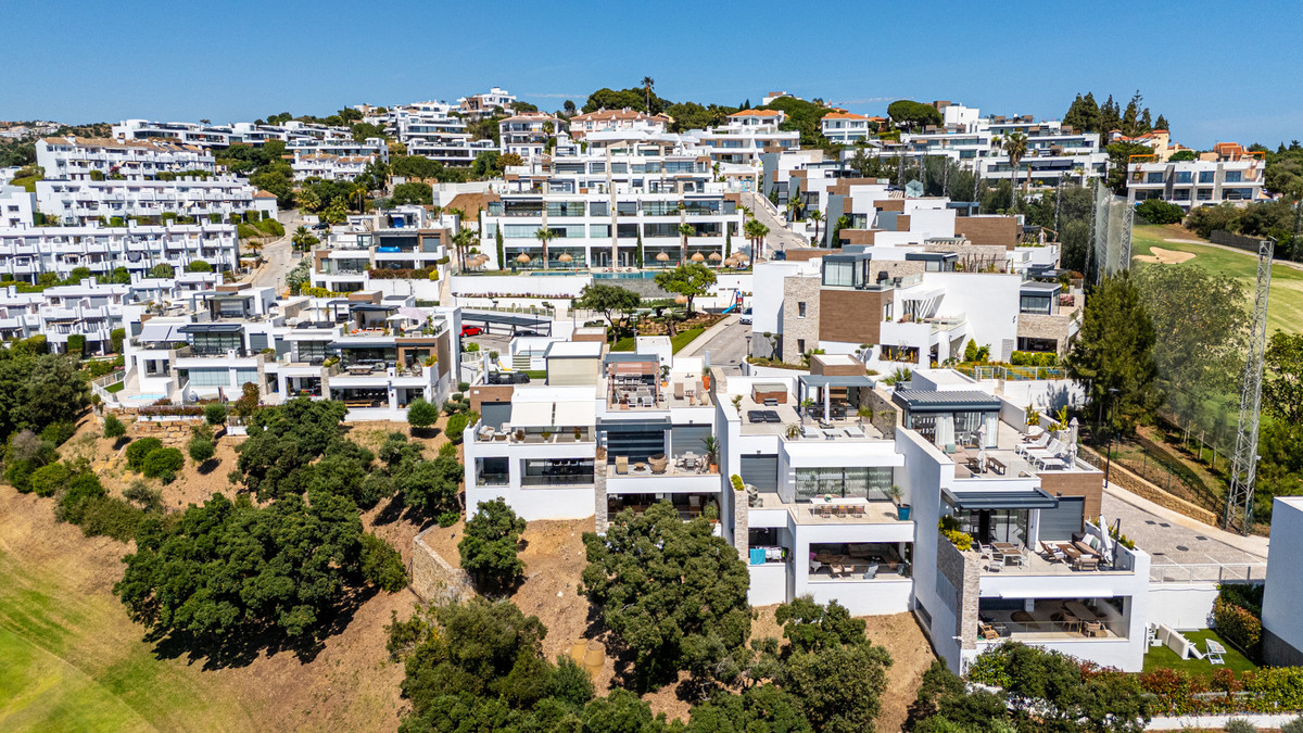 3 Bed Apartment for sale in Cabopino Costa Del Sol, Málaga, Spain