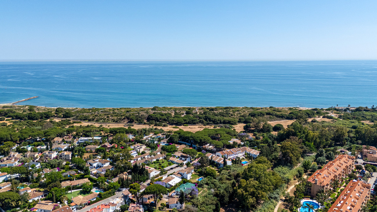 3 Bed Apartment for sale in Cabopino Costa Del Sol, Málaga, Spain