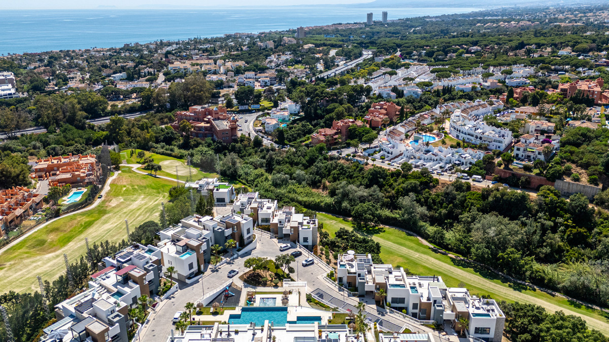 3 Bed Apartment for sale in Cabopino Costa Del Sol, Málaga, Spain
