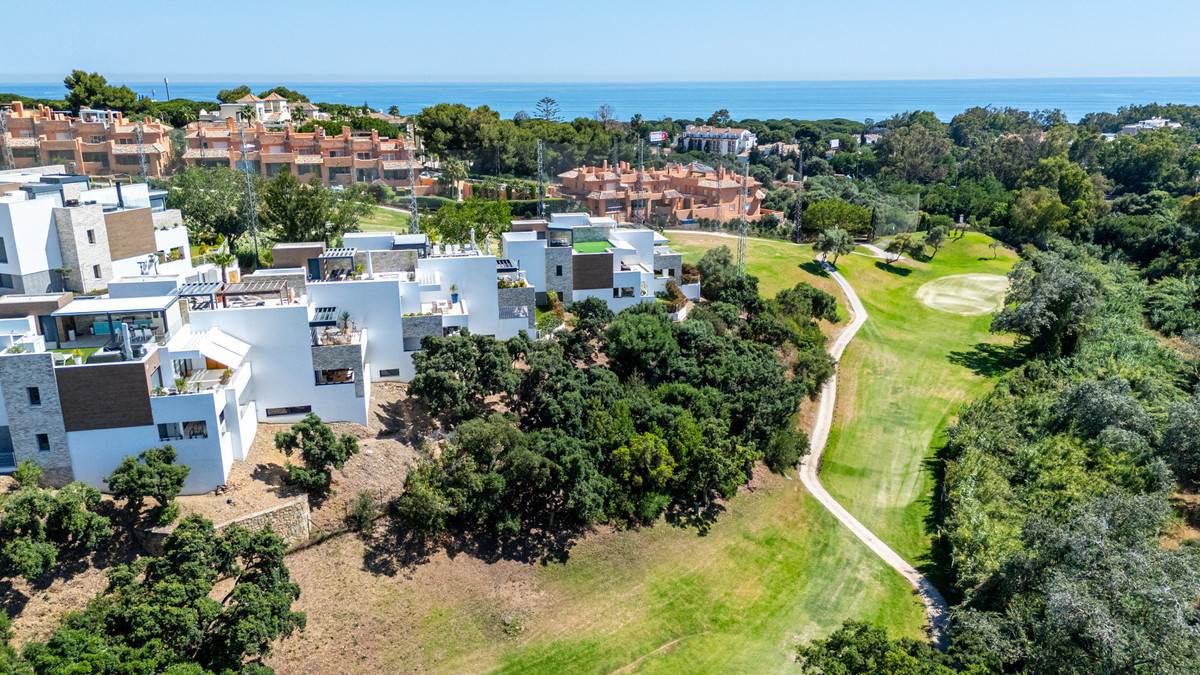 3 Bed Apartment for sale in Cabopino Costa Del Sol, Málaga, Spain