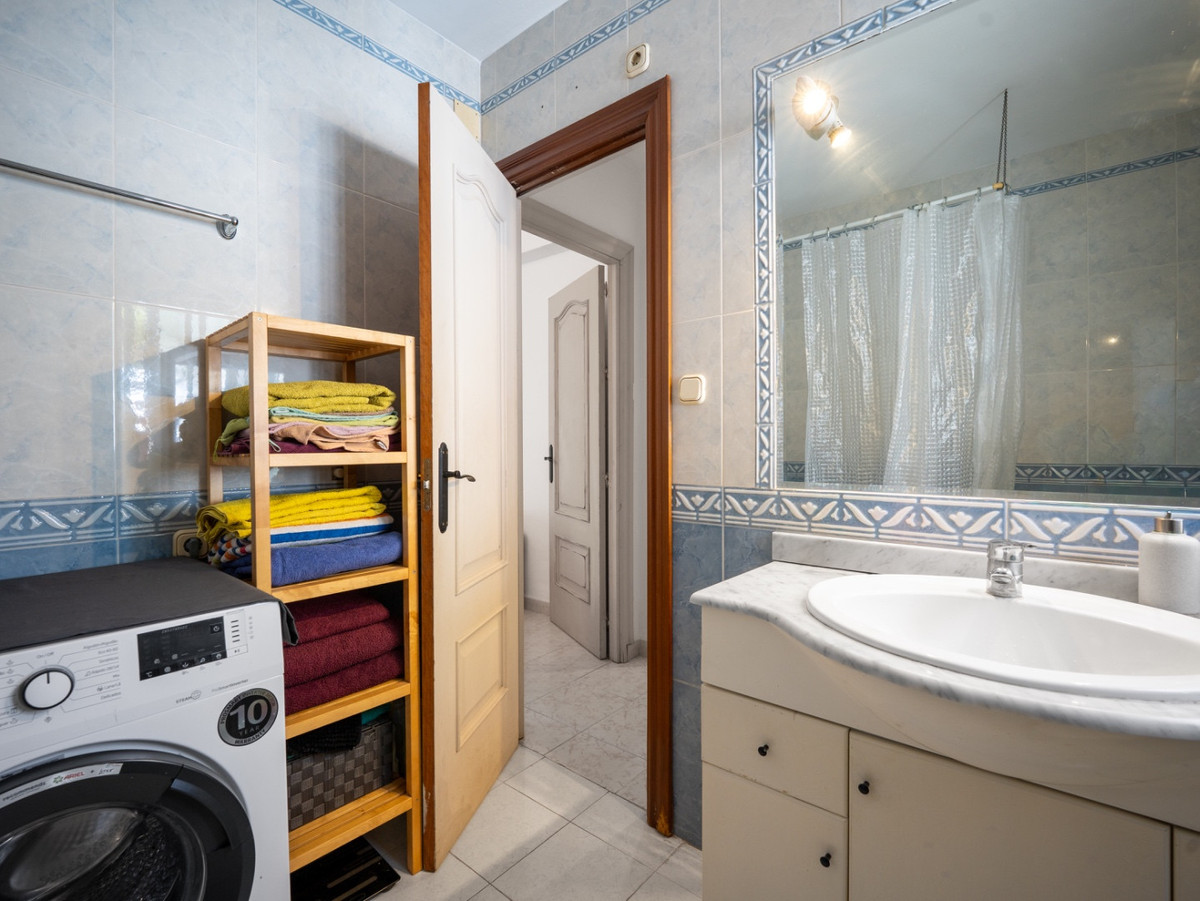 Se vende Apartamento Planta Media de 2 dormitorios en Costa Del Sol, Málaga, España