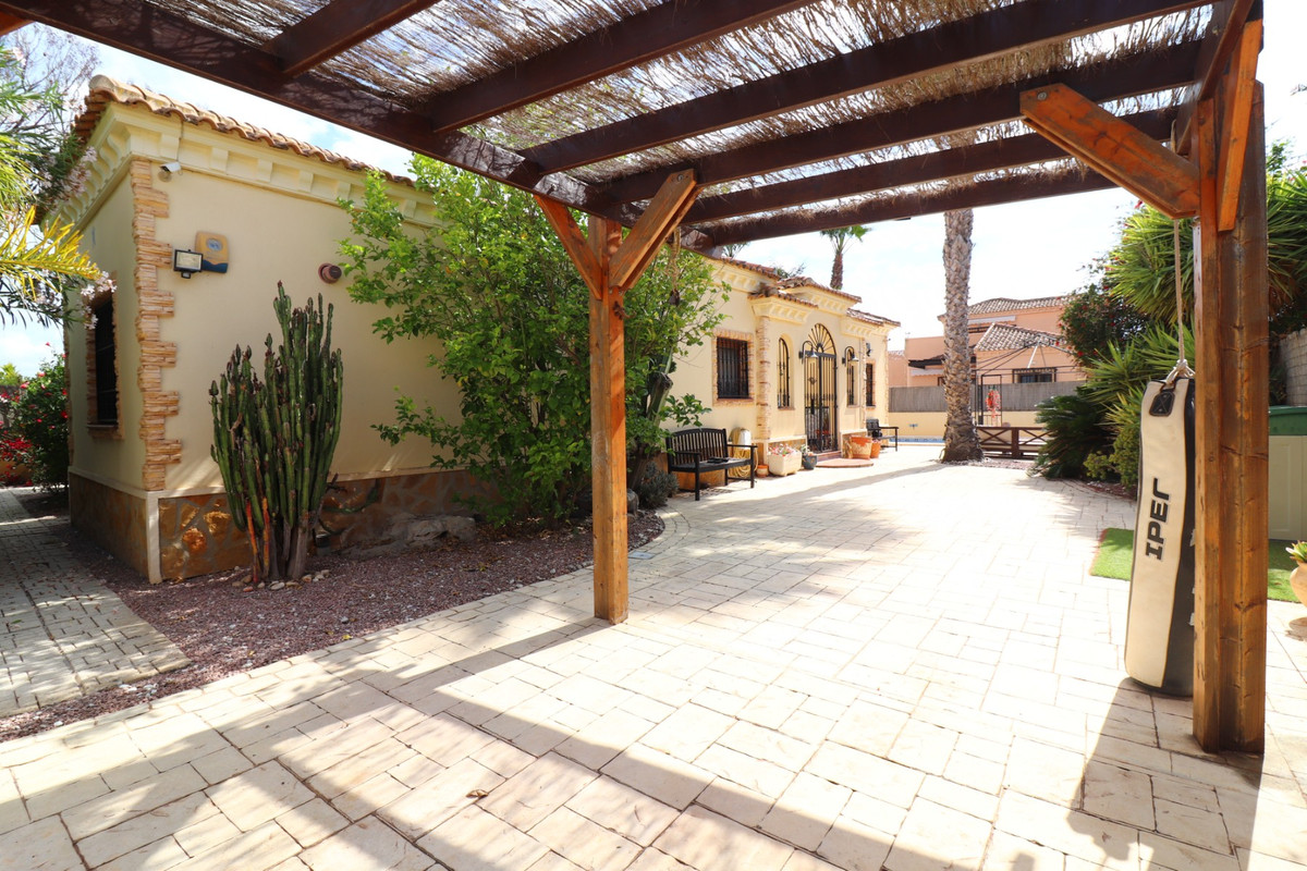3 Bed Townhouse for sale in Formentera Del Segura Costa Blanca, Alicante, Spain