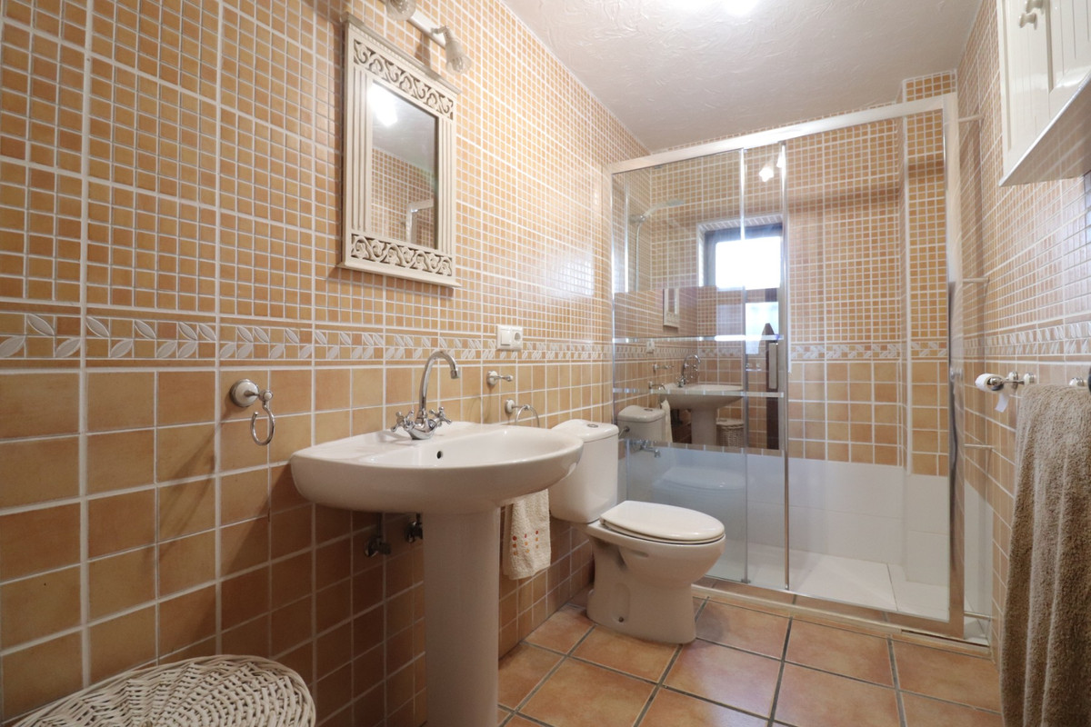 Se vende Villa - Chalet de 4 dormitorios en Costa Blanca, Alicante, España