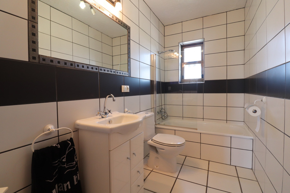 Se vende Villa - Chalet de 4 dormitorios en Costa Blanca, Alicante, España