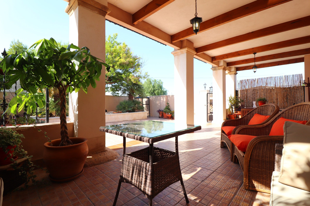 Se vende Villa - Chalet de 4 dormitorios en Costa Blanca, Alicante, España