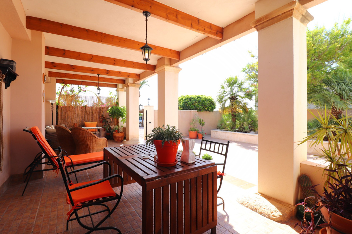 Se vende Villa - Chalet de 4 dormitorios en Costa Blanca, Alicante, España