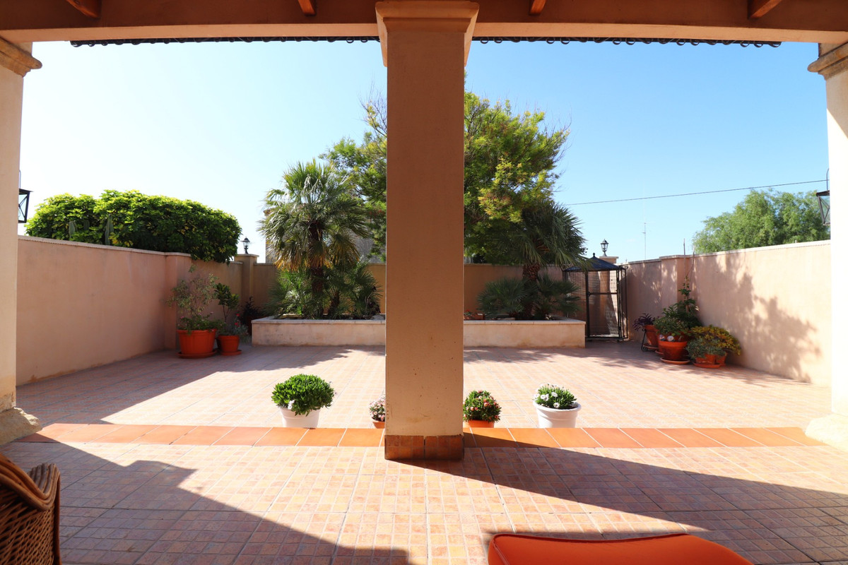 Se vende Villa - Chalet de 4 dormitorios en Costa Blanca, Alicante, España