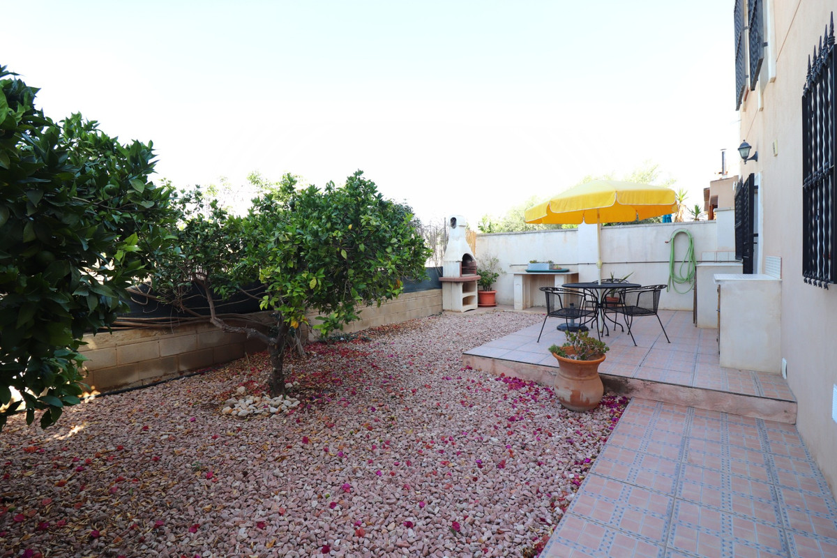 Se vende Villa - Chalet de 4 dormitorios en Costa Blanca, Alicante, España