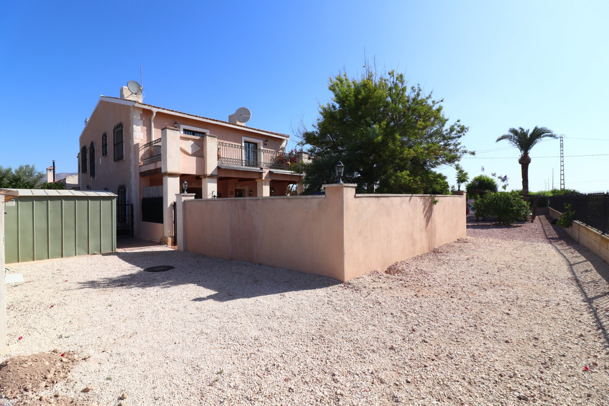 Se vende Villa - Chalet de 4 dormitorios en Costa Blanca, Alicante, España