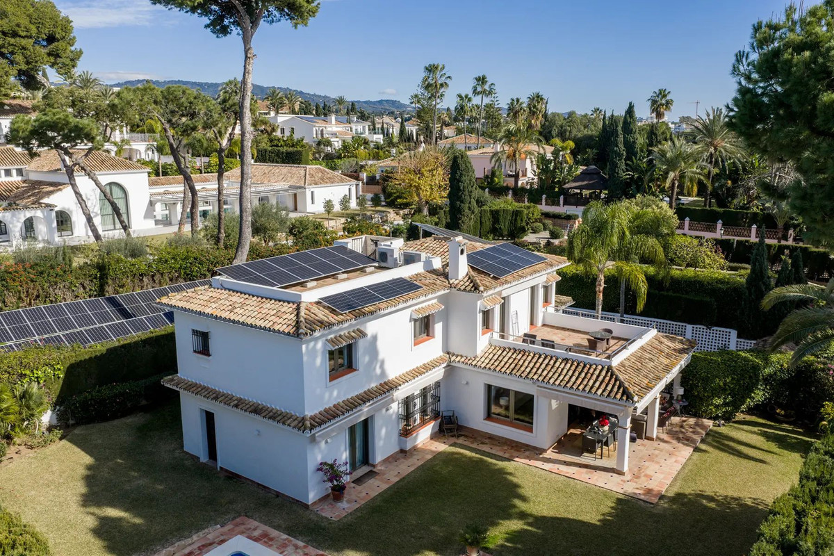 5 Bed Townhouse for sale in Los Monteros Costa Del Sol, Málaga, Spain