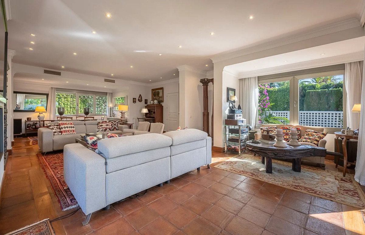 5 Bed Townhouse for sale in Los Monteros Costa Del Sol, Málaga, Spain