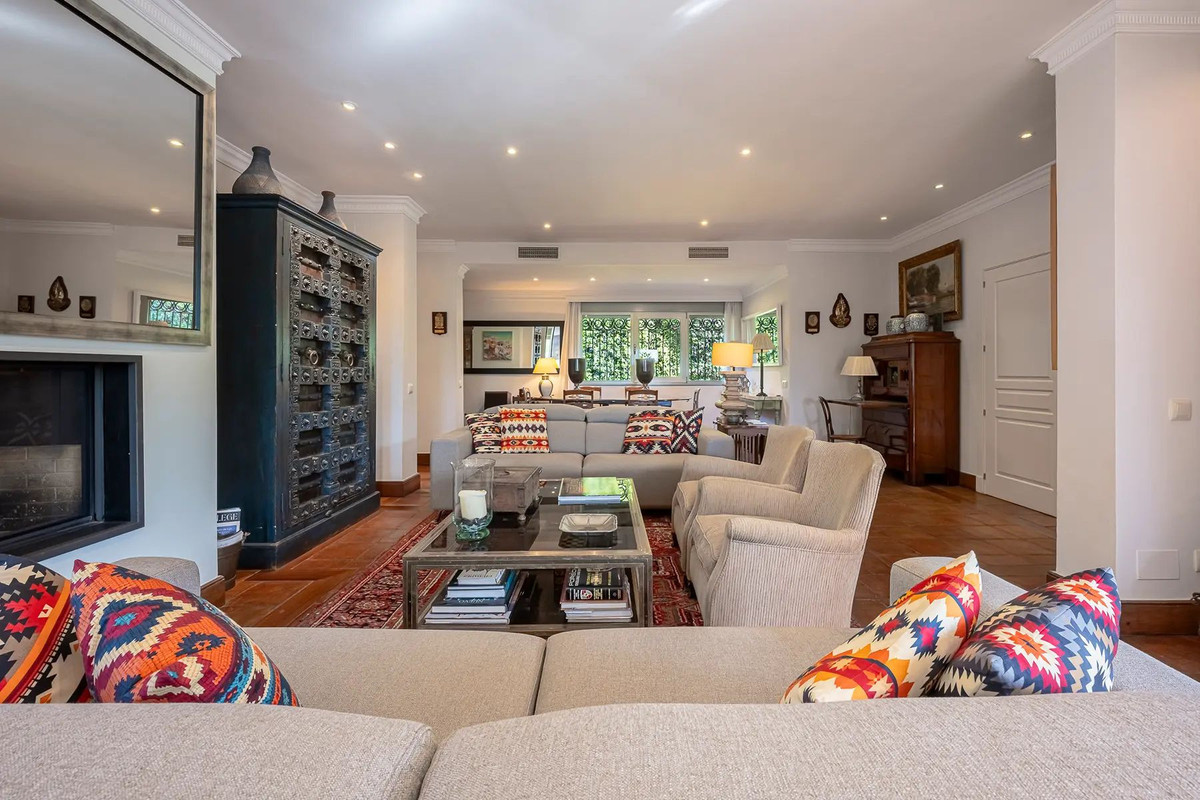 5 Bed Townhouse for sale in Los Monteros Costa Del Sol, Málaga, Spain