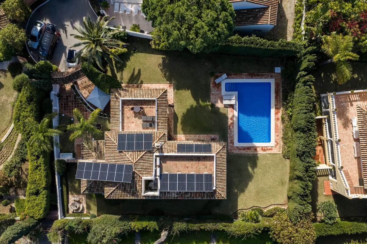 5 Bed Townhouse for sale in Los Monteros Costa Del Sol, Málaga, Spain