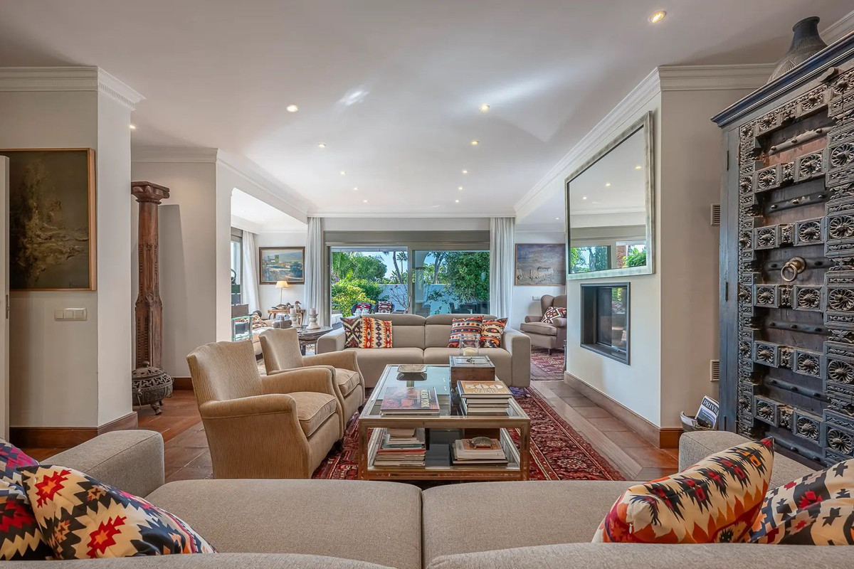 5 Bed Townhouse for sale in Los Monteros Costa Del Sol, Málaga, Spain
