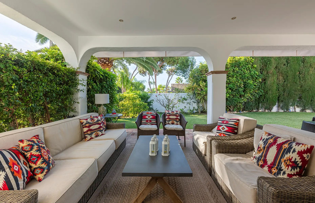 5 Bed Townhouse for sale in Los Monteros Costa Del Sol, Málaga, Spain