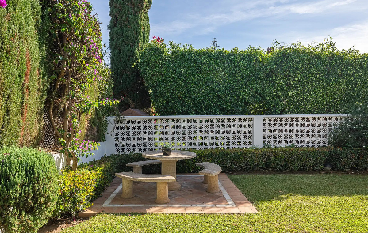 5 Bed Townhouse for sale in Los Monteros Costa Del Sol, Málaga, Spain