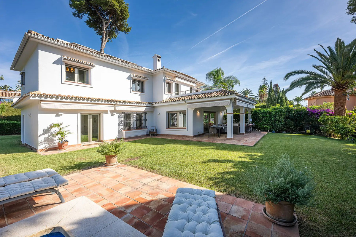 5 Bed Townhouse for sale in Los Monteros Costa Del Sol, Málaga, Spain
