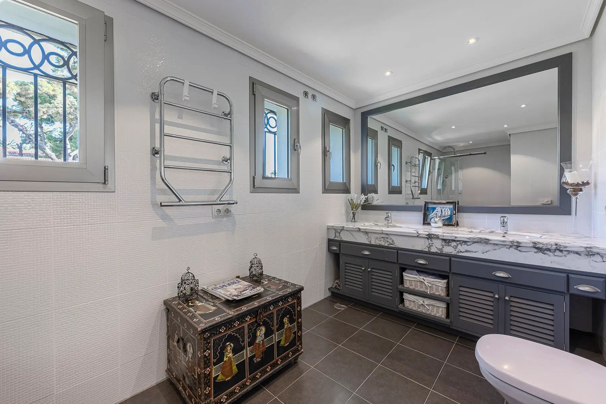 5 Bed Townhouse for sale in Los Monteros Costa Del Sol, Málaga, Spain