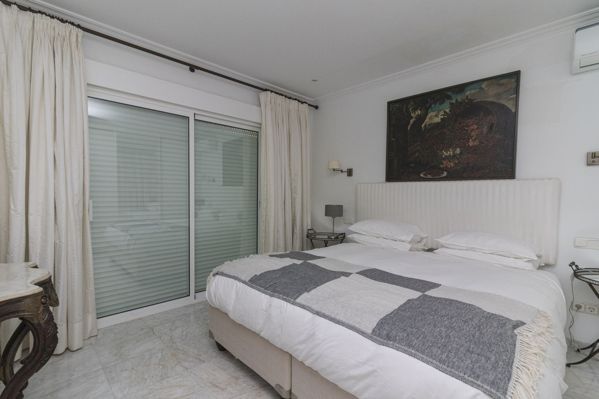 5 Bed Townhouse for sale in Los Monteros Costa Del Sol, Málaga, Spain