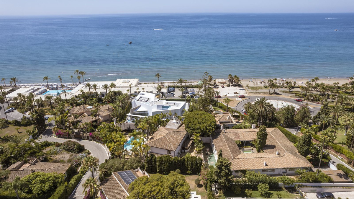 5 Bed Townhouse for sale in Los Monteros Costa Del Sol, Málaga, Spain
