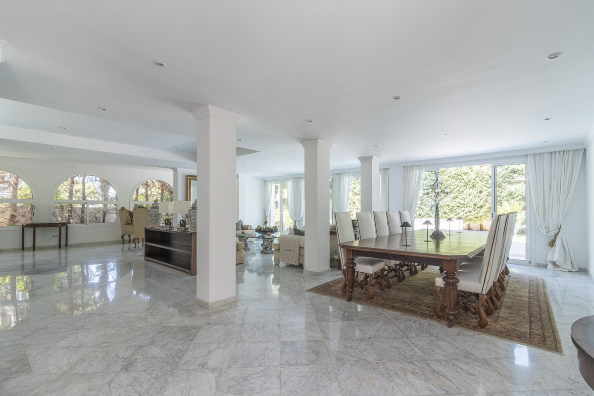 5 Bed Townhouse for sale in Los Monteros Costa Del Sol, Málaga, Spain