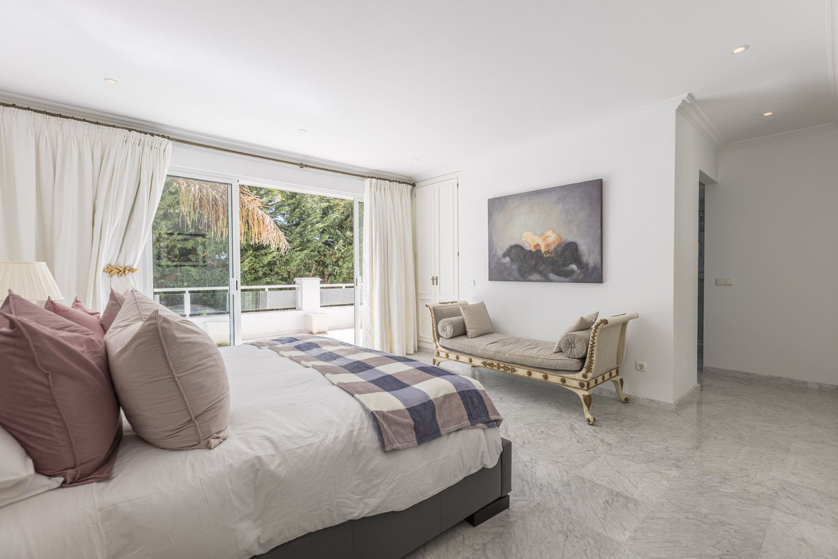 5 Bed Townhouse for sale in Los Monteros Costa Del Sol, Málaga, Spain