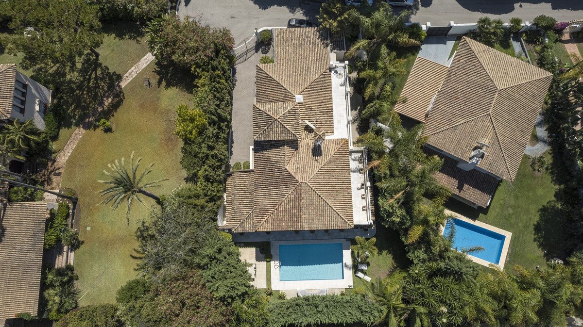 5 Bed Townhouse for sale in Los Monteros Costa Del Sol, Málaga, Spain