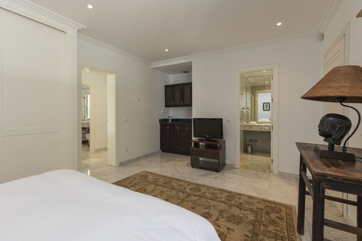 5 Bed Townhouse for sale in Los Monteros Costa Del Sol, Málaga, Spain